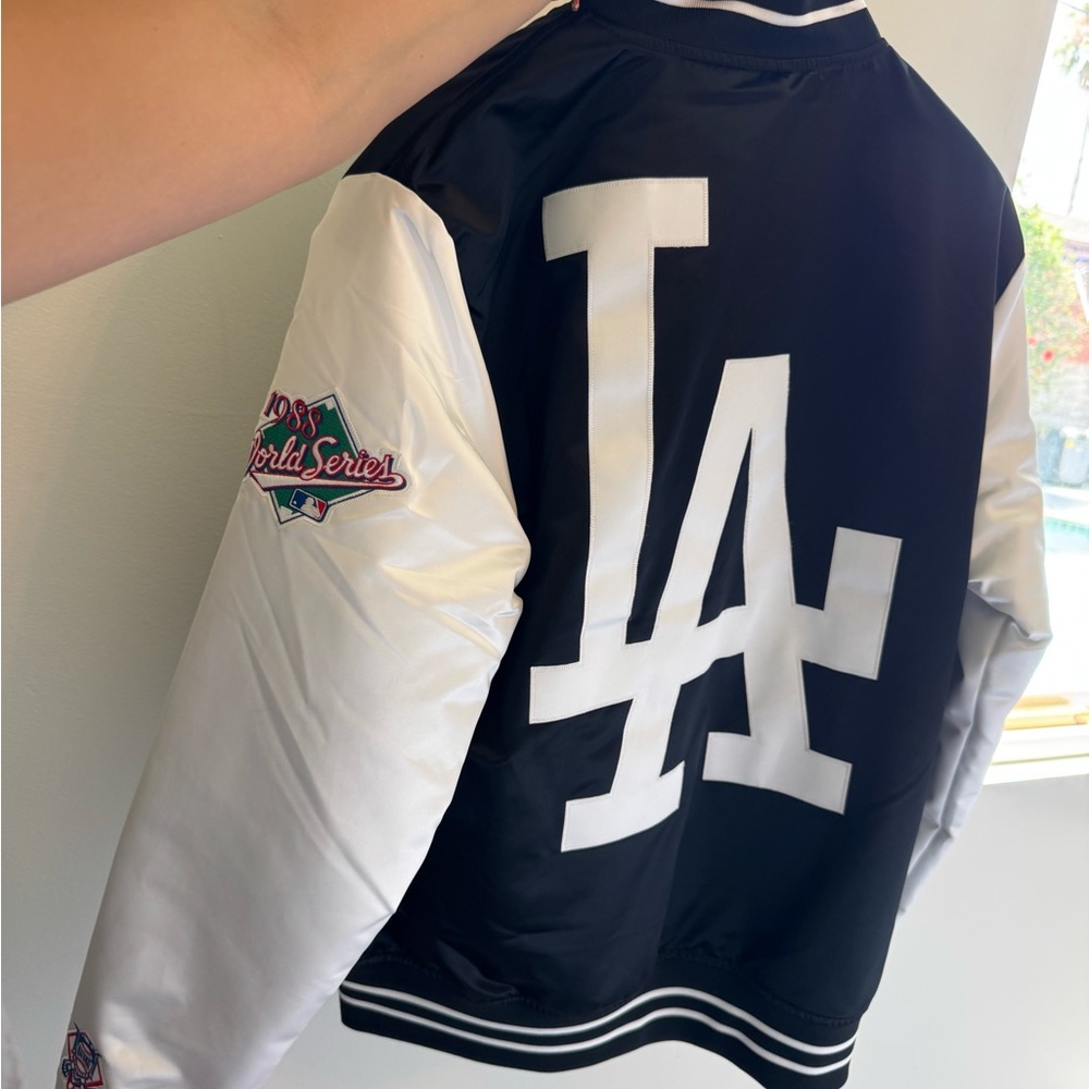 Mitchell & Ness Men’s Varsity Dodgers Jacket - Picture 7 of 11